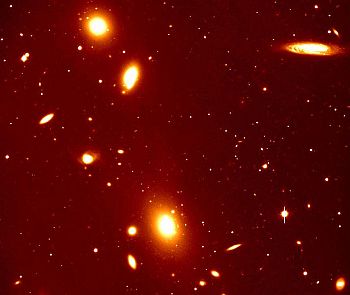 Галактический кластер ACO 3341, около 500 миллионов световых лет.